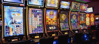 Bàn live casino với dealer thật tại qq886
